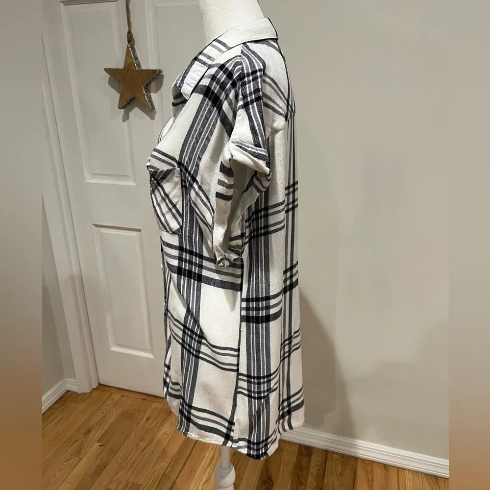 Women’s Sleeveless White/Gray Plaid Flannel Blouse/Top/Button Down Size M - Picture 4 of 7